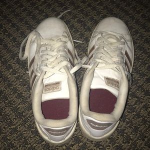 Adidas tennis shoes size 6